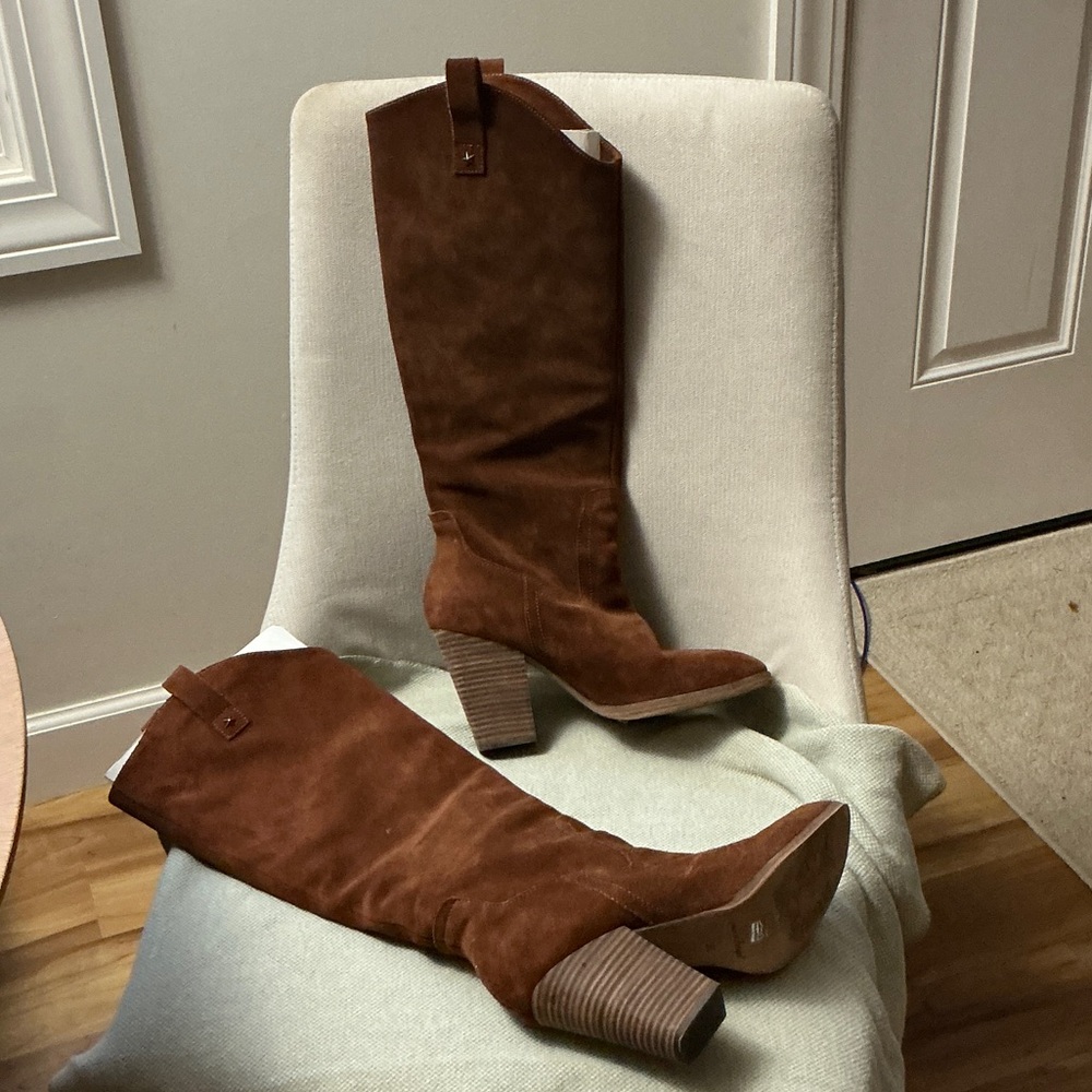 Elegant Tan Suede Heeled Boots